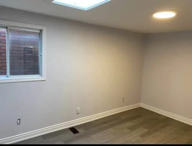 2nd Floor 1Bedroom bachelor apt available Now(College/Ossington)63826904354051123