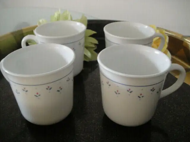 Vintage Set of 4 Corelle Microwave Corning, 4 cups and 4 Saucers in Kitchen & Dining Wares in Markham / York Region - Image 5