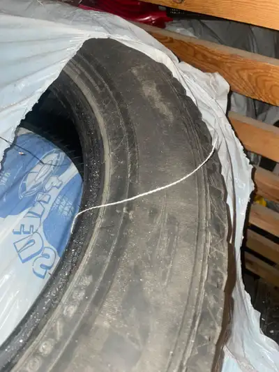 4 pneus hiver 235/60R18 107T – À vendre winter tires