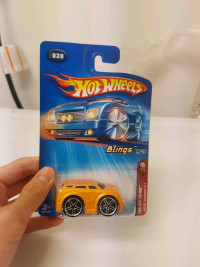 2005 Hot wheels Blings Dodge Magnum R/T Yellow Station Wagon