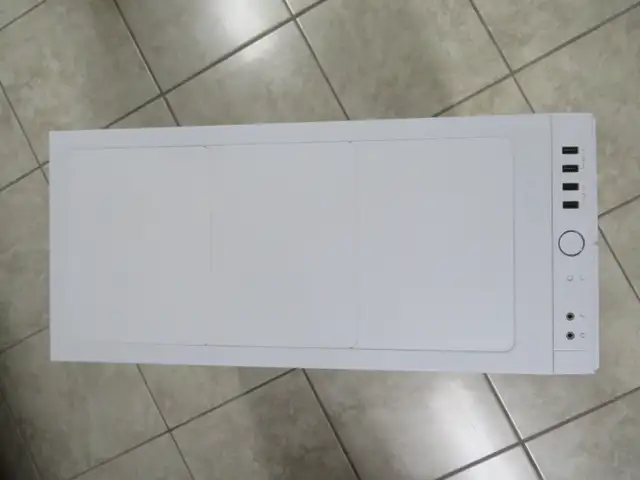 Fractal Design Define R5 Computer Case (White, solid panel) in System Components in St. Catharines - Image 8