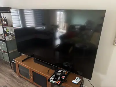85" Crystal UHD U8000F 4K Smart TV, View more