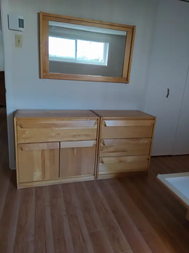 Set de chambre pour enfant ou jeune adulte in Multi-item in Laval / North Shore - Image 2