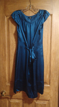 Dress/ robe, negotiable