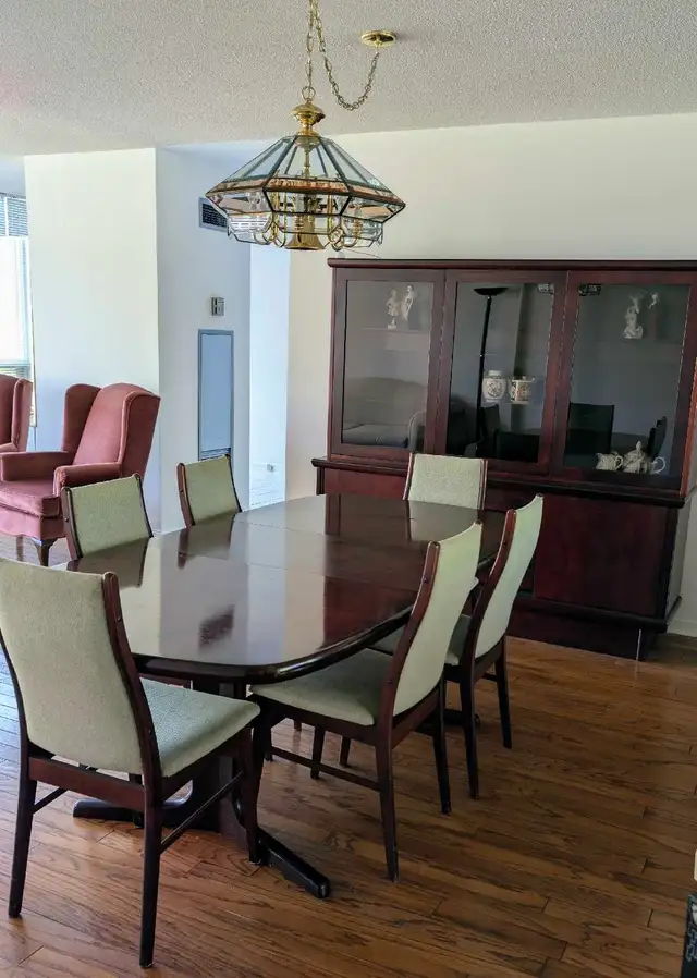 Rosewood Dining Table and Hutch in Hutches & Display Cabinets in City of Toronto - Image 3