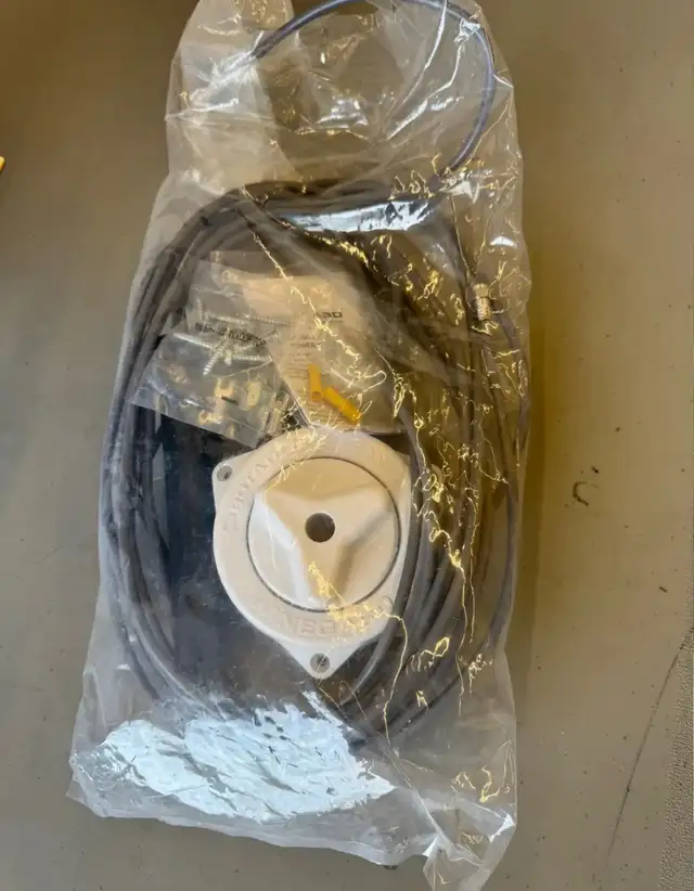 Winegard RZ-6035 TV Antenna in Other in Hamilton - Image 8