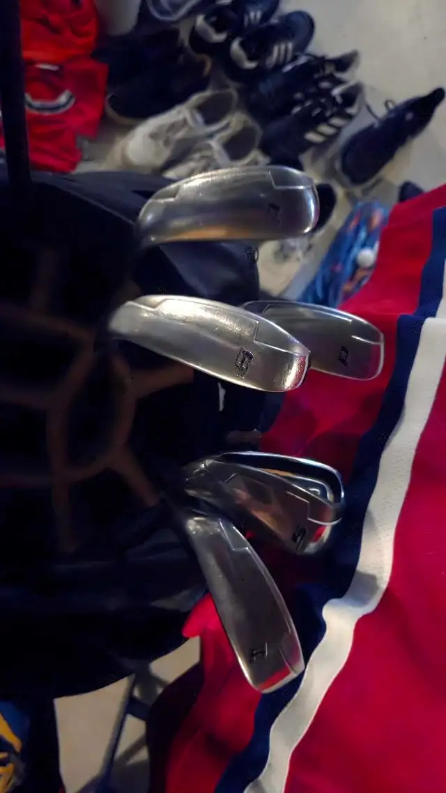 NIKE SQ Irons woods driver and putter with bag  in Golf in Ottawa - Image 4
