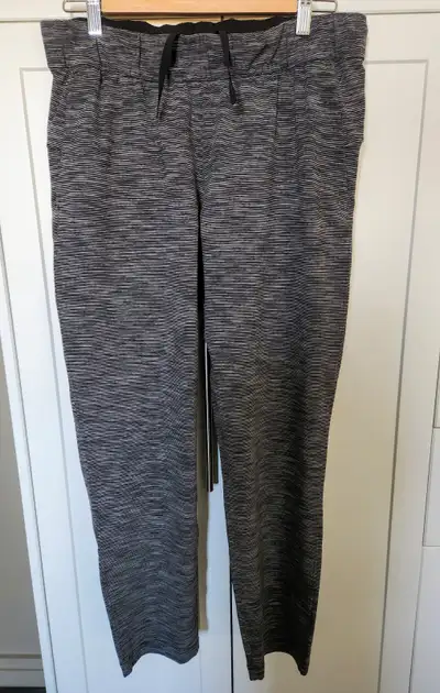 Lululemon Jet Crop Slim pant (size 8), View more
