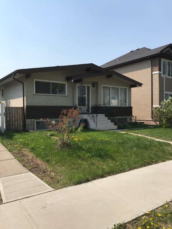 House for Rent/ U of A and South Gate Mall, Perfect Location Long