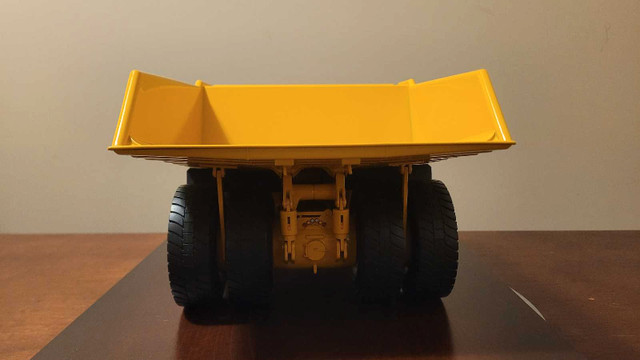 Komatsu 930E in Arts & Collectibles in Fort McMurray - Image 4