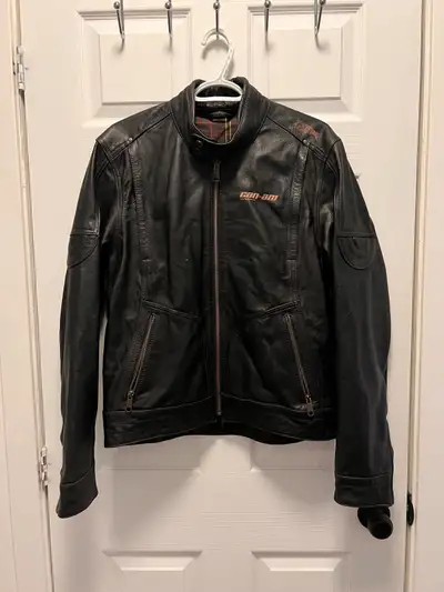 Ride in style with this Can-Am leather jacket, perfect for any motorcycle enthusiast! This jacket is...