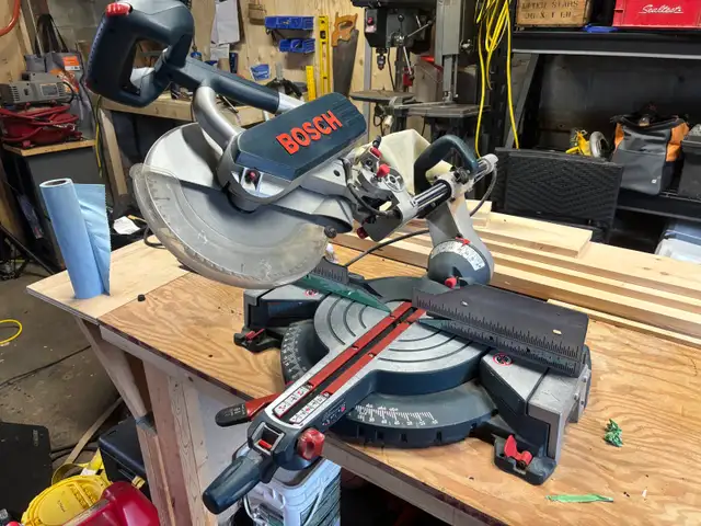 Bosch 12 inch Mitre Saw in Power Tools in Barrie - Image 4