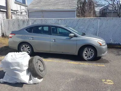 Cette voiture d'occasion offre une conduite confortable et est bien entretenue. Ma Nissan Sentra 201...