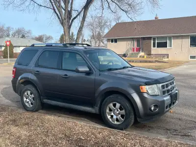 2009 Ford Escape, 240 000 km, new battery, new remote start. Sun roof, heated front seats, cruise co...