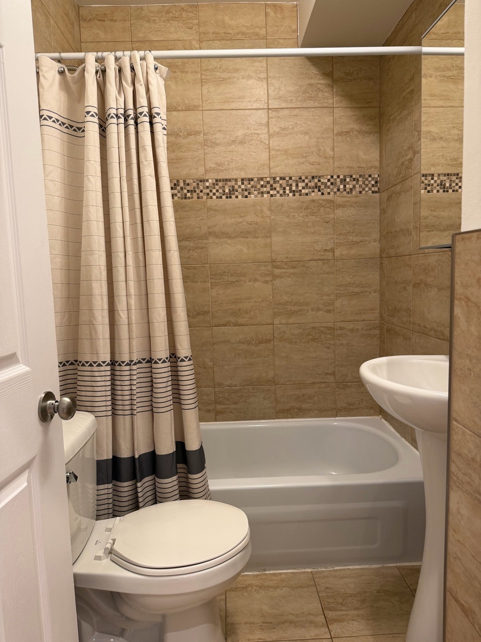 ONE FREE MONTH 2 Bedroom + Den in Verdun 3