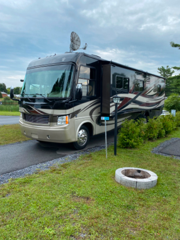 Motorisé classe A  Thor Challenger-BAS MILLAGE dans VR et caravanes  à Lévis