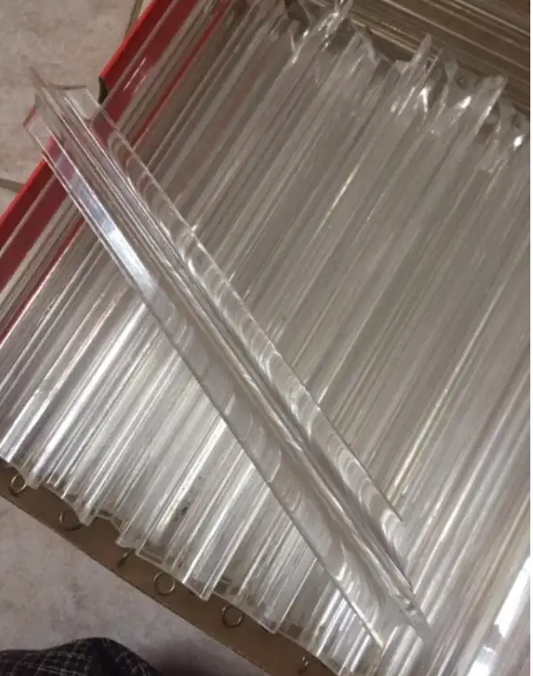 3-SIDED CHANDELIER Hard clear prisms size 11" long $2.00 each in Indoor Lighting & Fans in Markham / York Region - Image 3