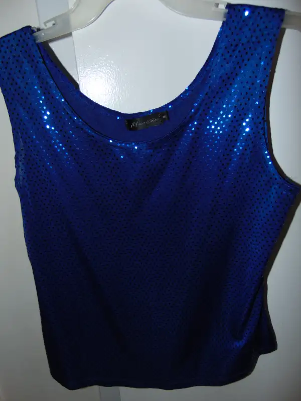 One Set of a Sparkling  Jacket and Sleeveless Top in Women's - Tops & Outerwear in Mississauga / Peel Region - Image 7