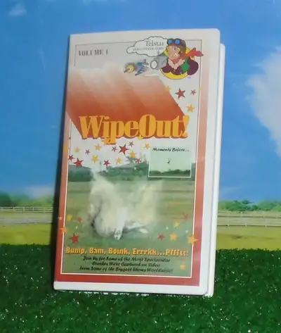 Modèle Telstar Video Production 1994...Volume 1...Cassette VHS "Wipe-Out" comme neuve dans l'étui......