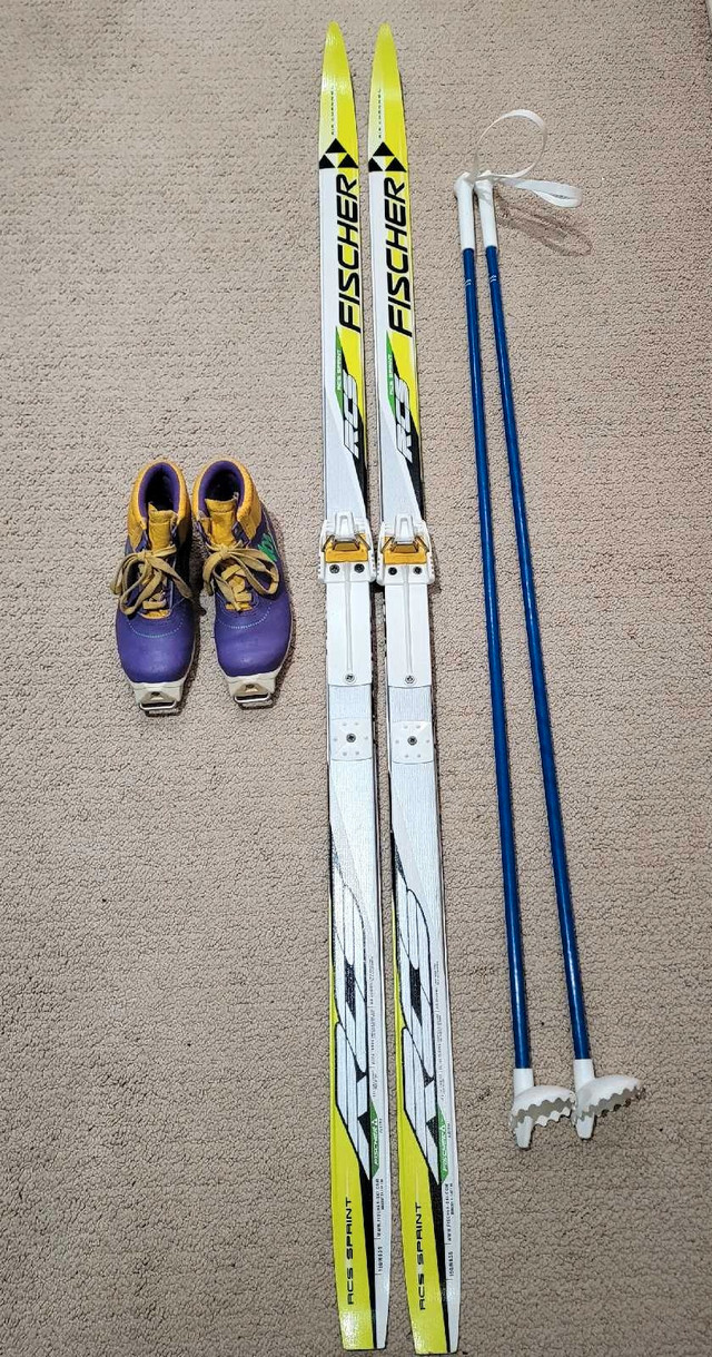 Cross Country Ski set - Youth pkg -  1 - 1.5 = EU 32 in Ski in Winnipeg