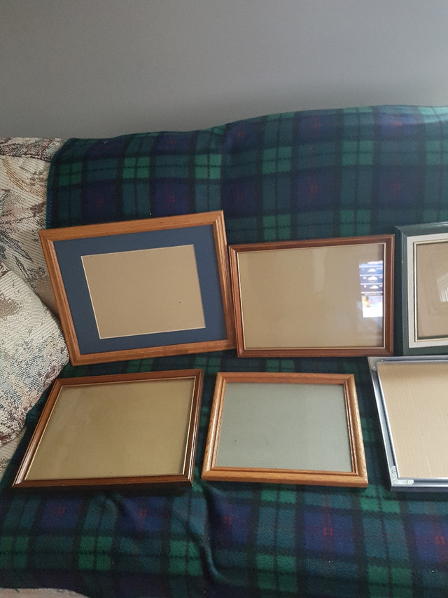 ASSORTMENT OF PICTURE FRAMES in Home Décor & Accents in Brockville - Image 3