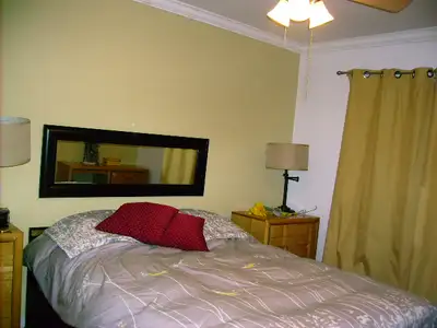 Vous venez étudier à Sherbrooke? Chambre à louer dans une maison sans fumée, sans animaux. Nous part...