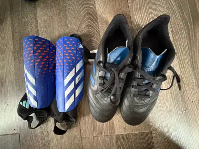 soulier soccer avec protège tibia, View more