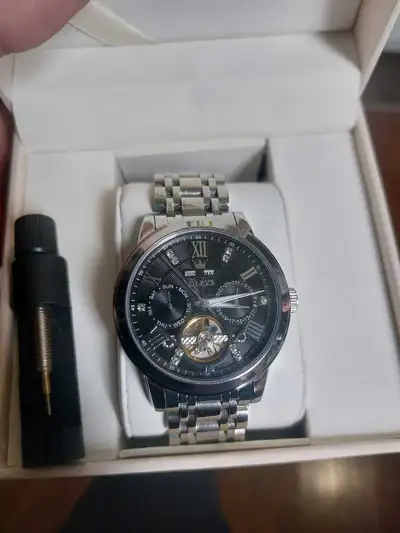 Olevs 6701g mechanical automatic watch in perfect condition. Comes with box and tool to remove links...
