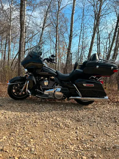 One owner well maintained with amsoil products Legend front suspension. S s mk45 mufflers. S s 551 c...