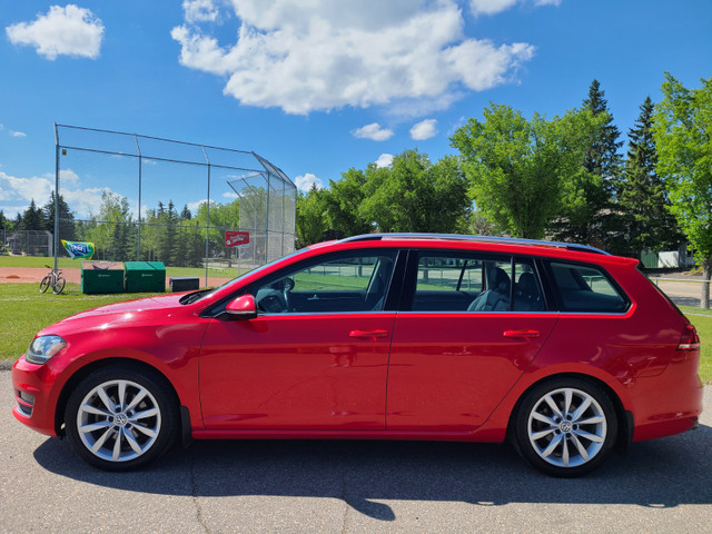 2015 Volkswagen Golf SportWagen Highline in Cars & Trucks in Calgary