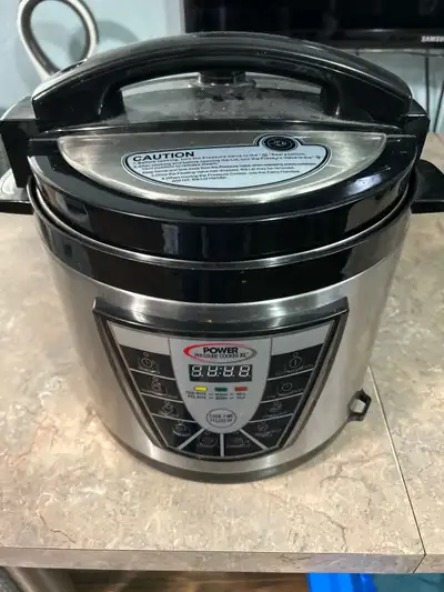 This pre-owned Power Pressure Cooker XL is a fantastic, versatile kitchen appliance that helps you s...