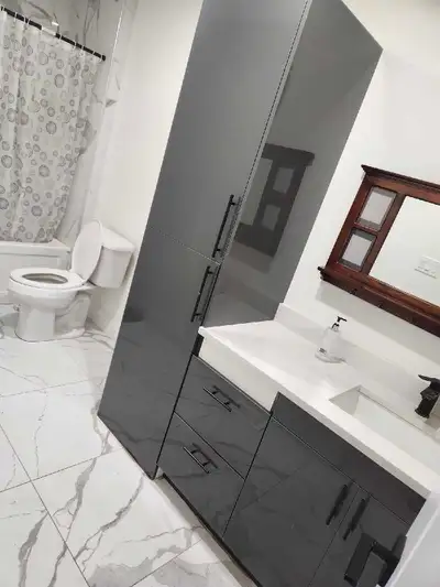 642 grand maris east room available for girls or couples