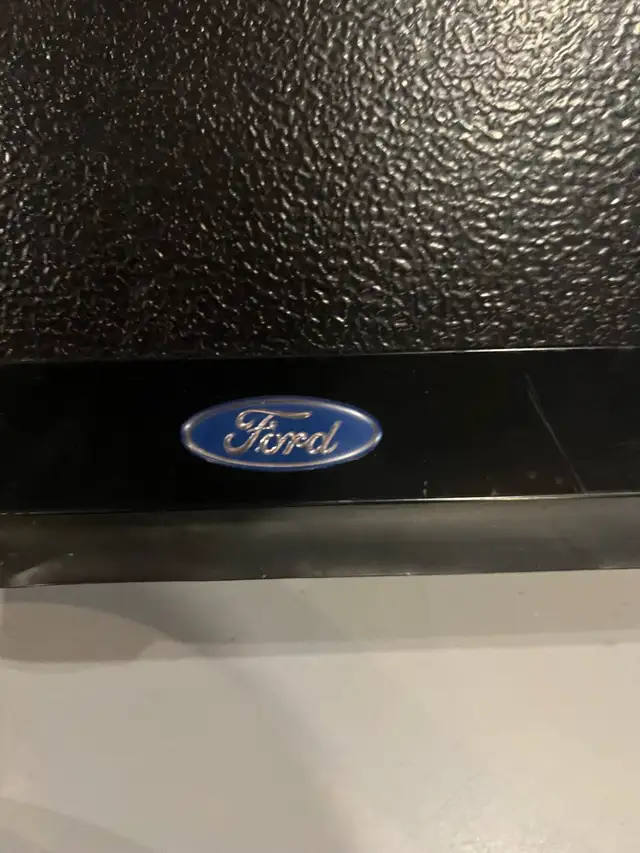 Ford Ranger Tri fold hard tonneau cover in Other Parts & Accessories in Owen Sound - Image 5