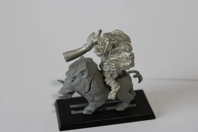 OOP Warhammer Fantasy Metal Savage Orc Boar Boyz Command Unit in Arts & Collectibles in Edmonton - Image 9