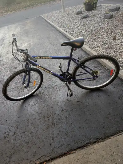 Supercycle SC1800. Blue 18in frame, 26in wheels. 18 gears.