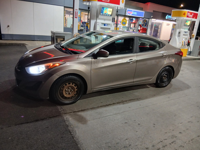 Hyundai elentra 2016 make an offer 1.8L manuel 6 speeds dans Autos et camions  à Ville de Montréal - Image 2