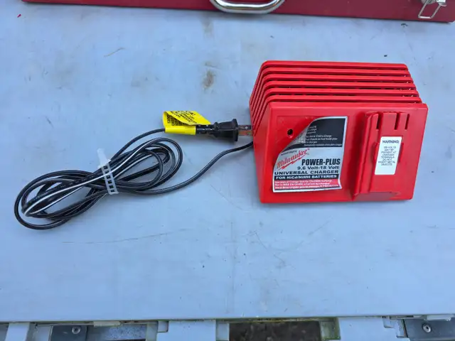 Milwaukee Power Plus Charger 48-59-0245 For 9.6V-18V Batteries in Power Tools in Windsor Region - Image 2