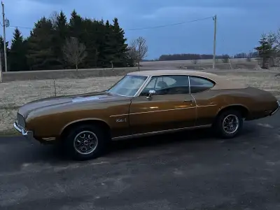 1972 Cutlass “S” Holiday coupe 350-3 speed Clean car 1 owner car Runs drives starts stops 8/10 car N...