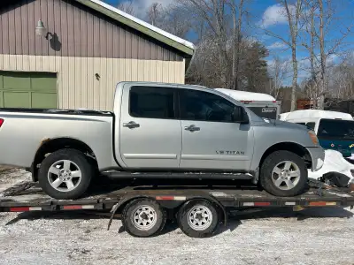 2006 Nissan titan for parts Passenger door & mirror-sold Box - sold Tailgate-sold Steering Wheel & T...