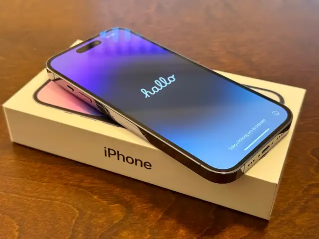 [Like-New] Unlocked iPhone 14 Pro 256GB Deep Purple in Cell Phones in Delta/Surrey/Langley - Image 2
