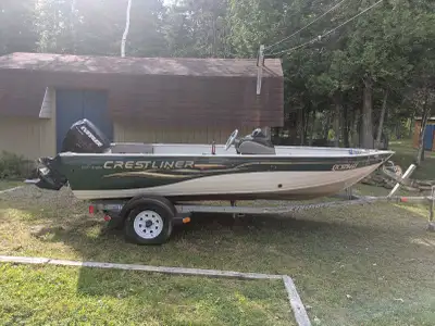 Modèle Angler 1600. Moteur Evinrude 60 HP E-TEC 2007 Remorque EZ Loader avec 2 pneus neufs Sonar, mo...