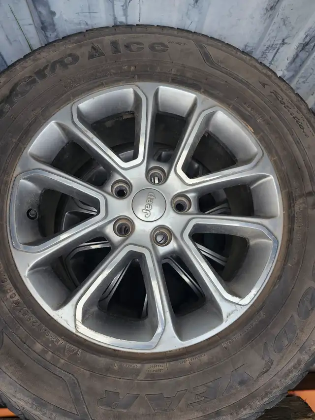 Parting out  Escape, Golf R, Traverse, Explorer, Ram, F350,TT, R in Auto Body Parts in Edmonton - Image 11