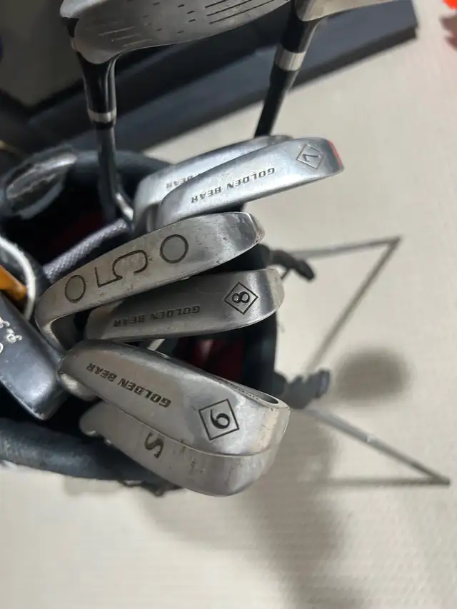 men’s right handed golf set and bag  in Golf in Guelph - Image 3