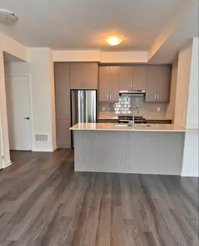 Private Room for Rent – Short Term A private room is available for rent in a well-maintained 3 bed,...