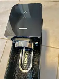 Black Metal SODASTREAM fizzer carbonated water dispenser CO2 