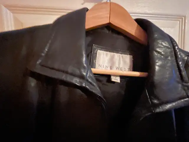 Burberry Danier Nine West leather Coats in Women's - Other in City of Halifax - Image 7