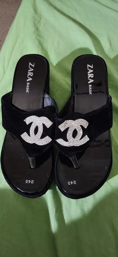 Brand NEW Ladies Sandal Platform Size 7, View more