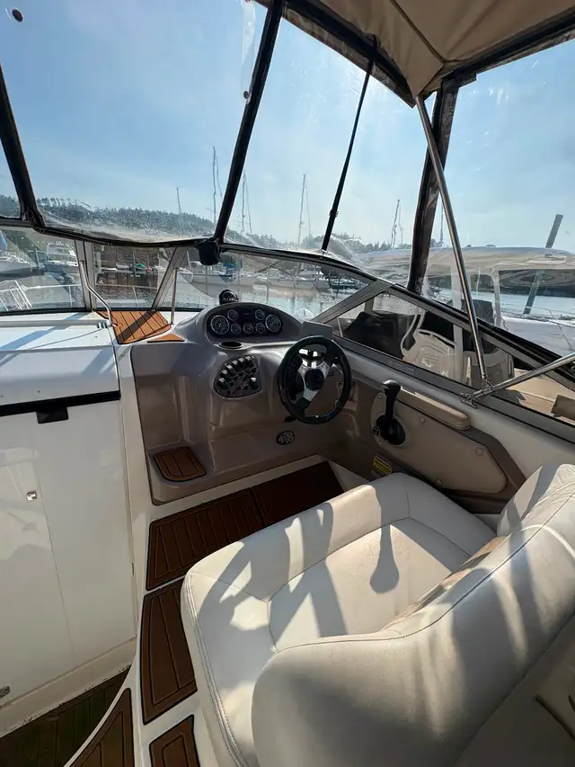 Regal Commodore 2465 – Trailer, Slip & Survey Included – in Powerboats & Motorboats in Saint John - Image 5