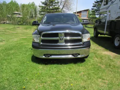 Dodge Ram 1500 SLT 2010 4 portes, 4x4, V8 5.7 litres. (181,510 klm.) Pour plus d'informations, discu...