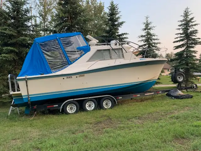 1974 Uniflite 28 ft Sport Sedan Fishing Boat in Powerboats & Motorboats in Campbell River - Image 3